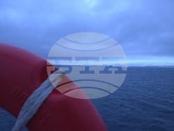 Антарктида - остров Ливингстън - научноизследователски кораб „Св. Кирил и Методий“