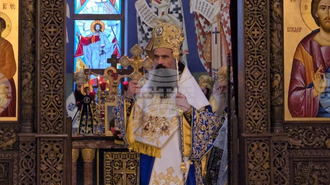 Катедралният храм в Ловеч се изпълни с духовници, политици и миряни, дошли на светата литургия, възглавена от патриарх Даниил