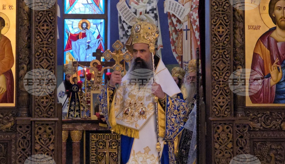 Катедралният храм в Ловеч се изпълни с духовници, политици и миряни, дошли на светата литургия, възглавена от патриарх Даниил