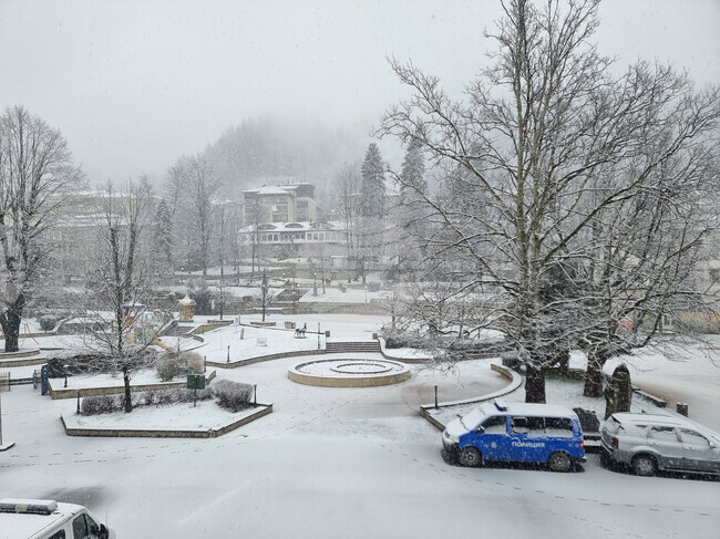 Сняг вали в Смолянска област, пътищата са проходими при зимни условия