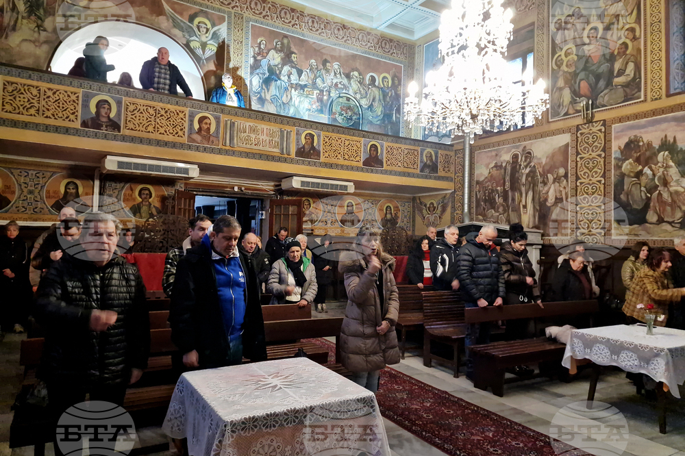 Търговище - храм „Св. Йоан Рилски“ - неделна служба и проповед