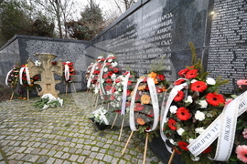 Мемориал на жертвите на комунистическия режим - поднасяне на венци