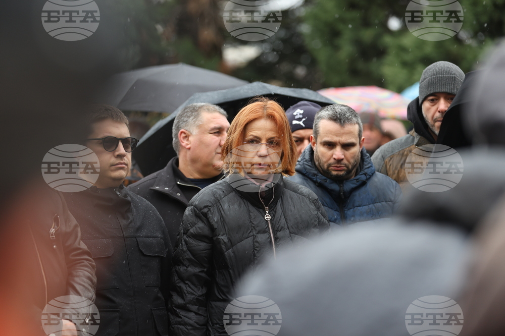 Мемориал на жертвите на комунистическия режим - поднасяне на венци