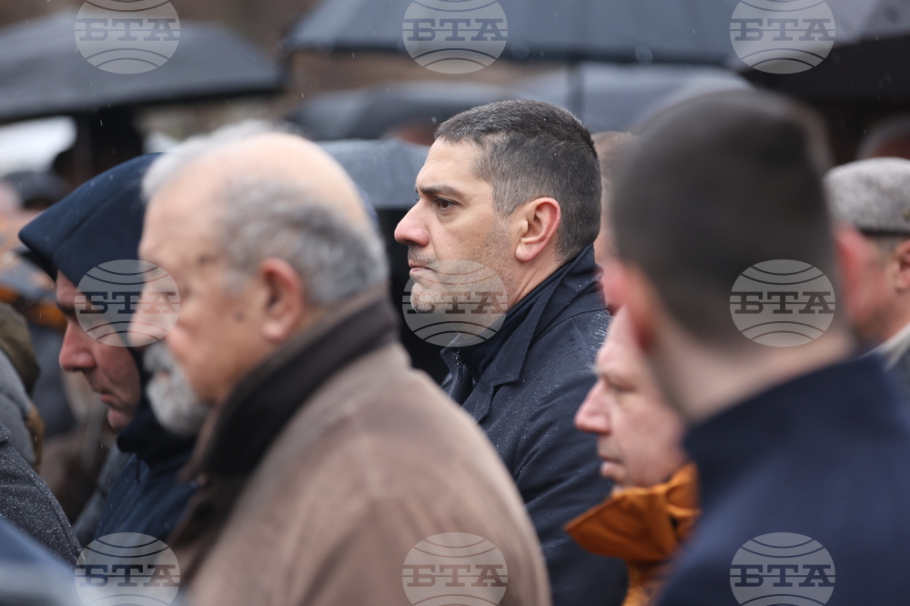 Мемориал на жертвите на комунистическия режим - поднасяне на венци