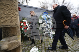 Мемориал на жертвите на комунистическия режим - поднасяне на венци