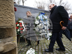 Мемориал на жертвите на комунистическия режим - поднасяне на венци