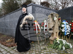 Мемориал на жертвите на комунистическия режим - поднасяне на венци