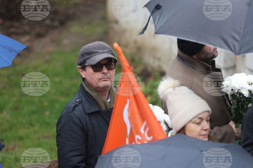 Мемориал на жертвите на комунистическия режим - поднасяне на венци