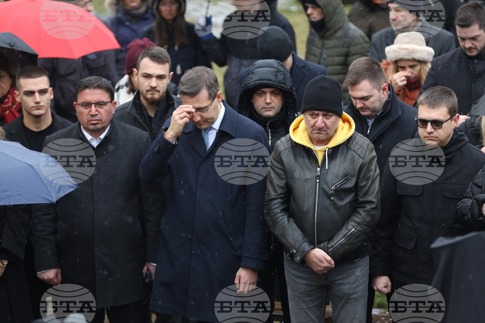 Мемориал на жертвите на комунистическия режим - поднасяне на венци