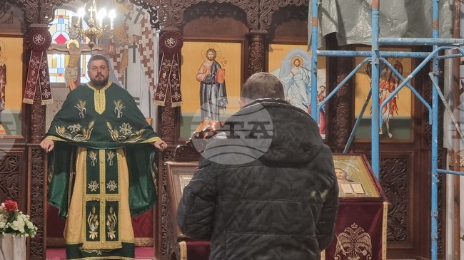 В живота си трябва да се стремим към смирение, да не осъждаме другите и да се учим от добрия пример, каза отец Петър във Велико Търново