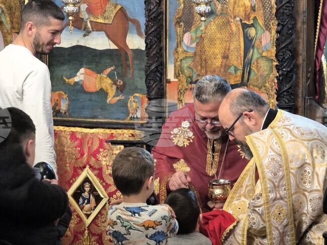 Лозата и гроздето имат дълбока символика в християнството, каза отец Павел в сливенския храм „Св. Димитър“ 
