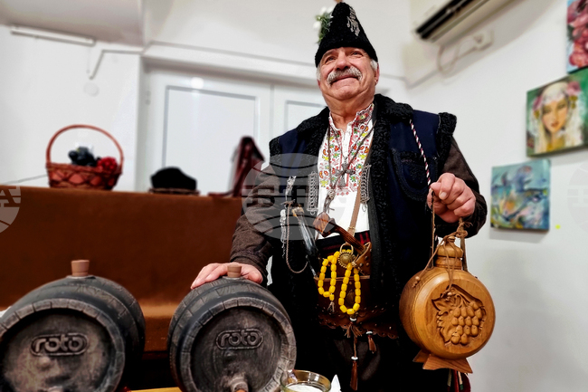 Тънкостите в направата на червеното и бялото вино са различни, казва дългогодишният лозар и винопроизводител от Ямбол Енчо Кенаров