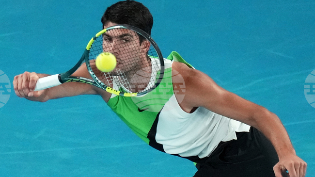 Карлос Алкарас и Яник Синер се класираха за четвъртфиналите на турнира по тенис в Доха