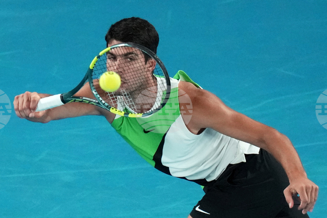 Карлос Алкарас и Яник Синер се класираха за четвъртфиналите на турнира по тенис в Доха