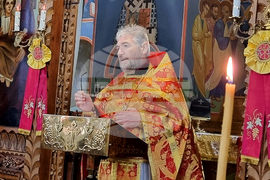 Шумен - църква „Св. Три Светители“ - неделна служба