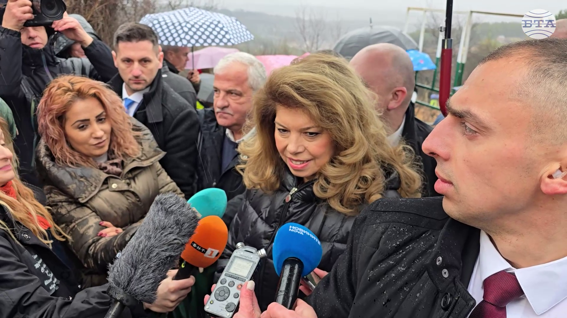 Служебният премиер трябва да отговори на очакванията на гражданите, във вторник започвам консултации с парламентарните групи, заяви Илияна Йотова