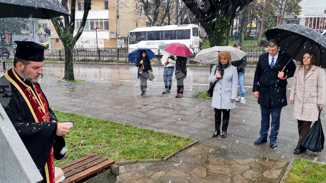 С панихида и поклонение в Хасково отбелязаха паметта на жертвите на комунистическия режим