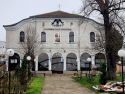 Ямбол - неделна литургия - храм - „Св. вмчк Георги Победоносец“