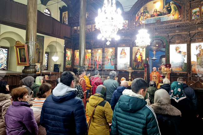 Ямбол - неделна литургия - храм - „Св. вмчк Георги Победоносец“