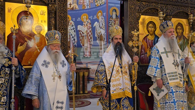 Ловчанският митрополит Гавриил днес отбеляза 25 години начело на Ловчанска епархия със света литургия, възглавена от патриарх Даниил