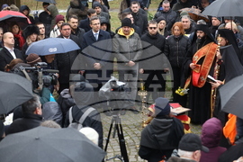 Мемориал на жертвите на комунистическия режим - поднасяне на венци