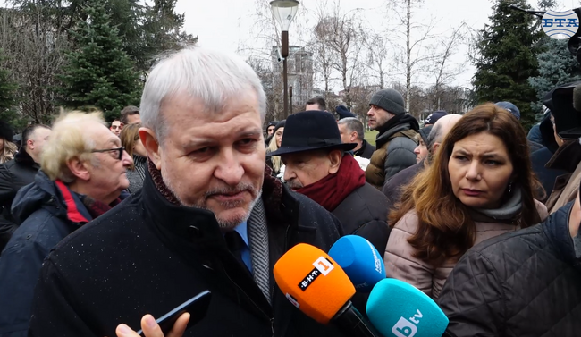 Изборът на служебен премиер е изцяло в прерогативите на президента Илияна Йотова, заяви председателят на СДС Румен Христов