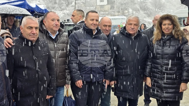 Плодородна и мирна година пожела кметът на община Гоце Делчев Владимир Москов по време на празника на виното в с. Делчево