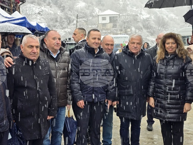 Плодородна и мирна година пожела кметът на община Гоце Делчев Владимир Москов по време на празника на виното в с. Делчево