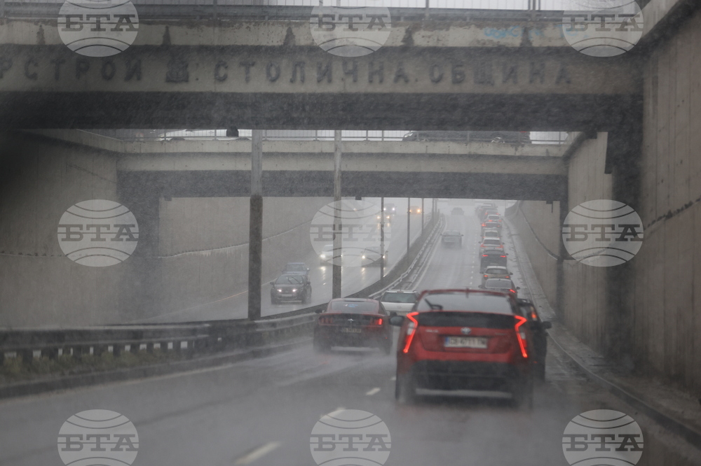 Столица - снеговалеж - пътища