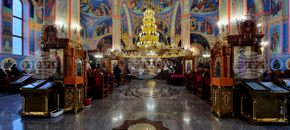 Шумен - църква „Св. Три Светители“ - неделна служба