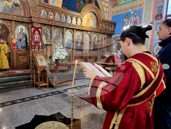 Шумен - църква „Св. Три Светители“ - неделна служба