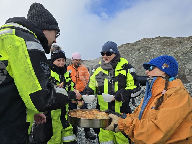 Антарктида - остров Ливингстън - 34-та антарктическа експедиция - база "Св. Климент Охридски"