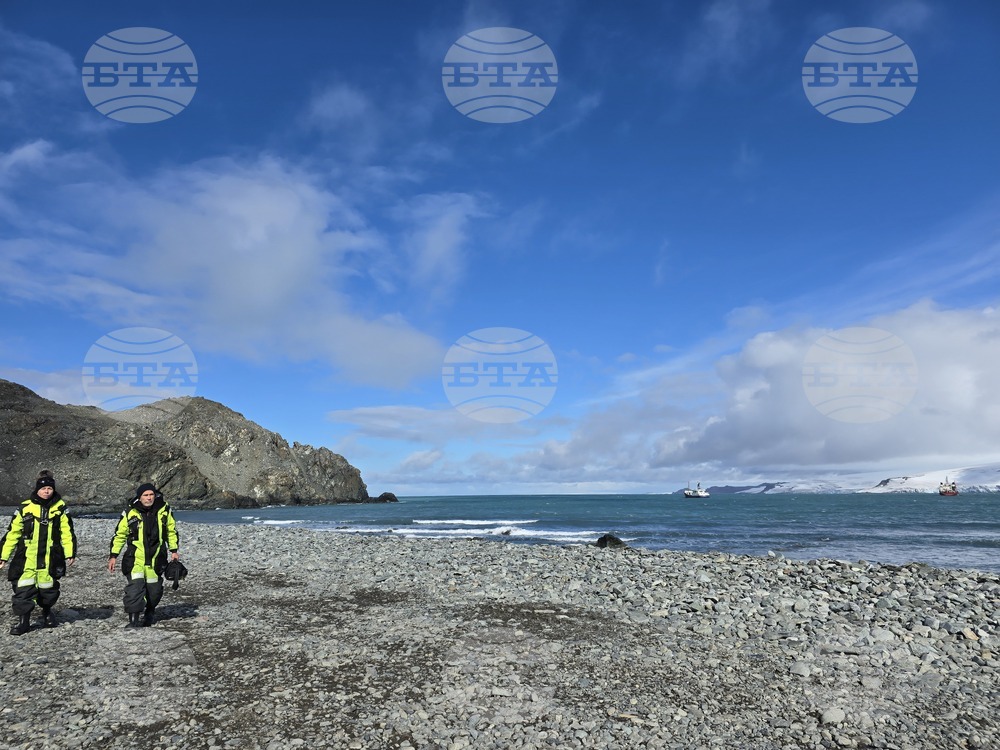 Антарктида - остров Ливингстън - 34-та антарктическа експедиция - база "Св. Климент Охридски"