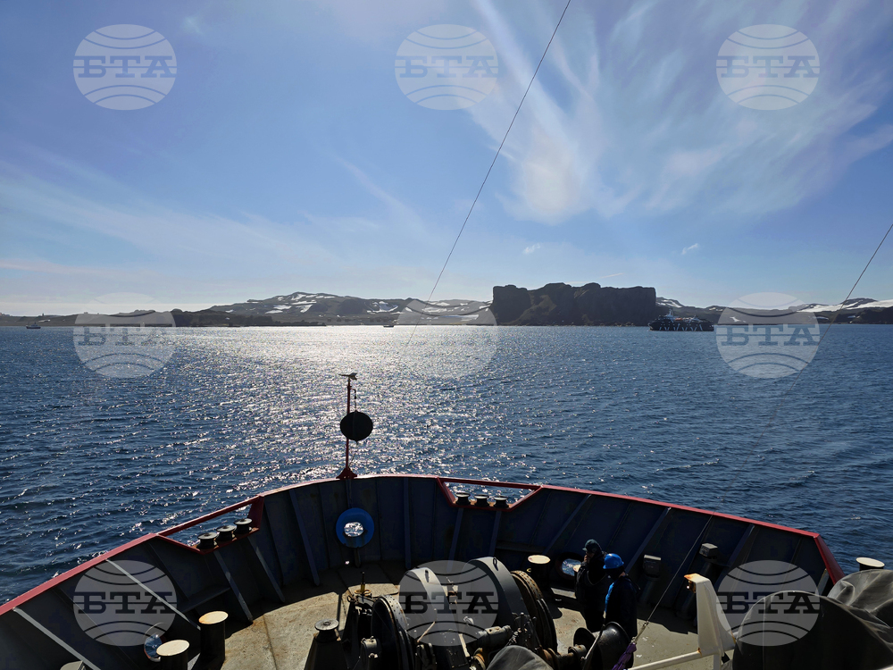 Fourth Group of Participants in Bulgaria’s 34th Antarctic Expedition Arrives at Livingston Island