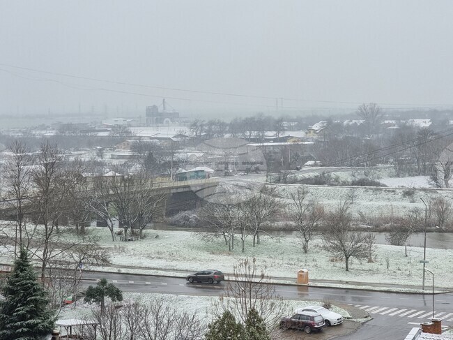 Нормална е зимната обстановка в област Ямбол, вали сняг, но пътищата са проходими