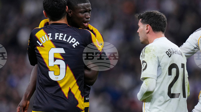 Барселона и Атлетико Мадрид се интересуват от защитник на Райо Валекано 