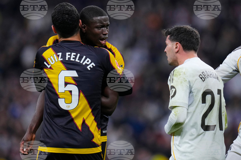 Барселона и Атлетико Мадрид се интересуват от защитник на Райо Валекано 