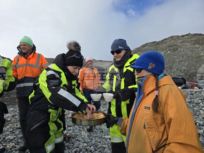 Fourth Group of Participants in Bulgaria’s 34th Antarctic Expedition Arrives at Livingston Island