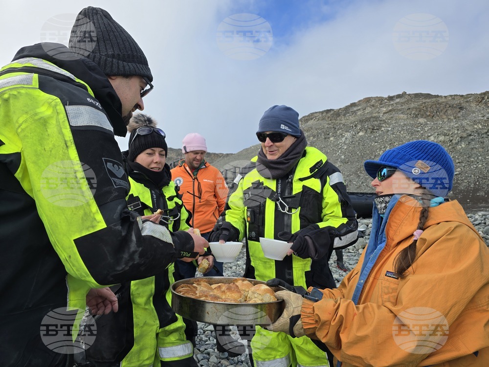 Fourth Group of Participants in Bulgaria’s 34th Antarctic Expedition Arrives at Livingston Island