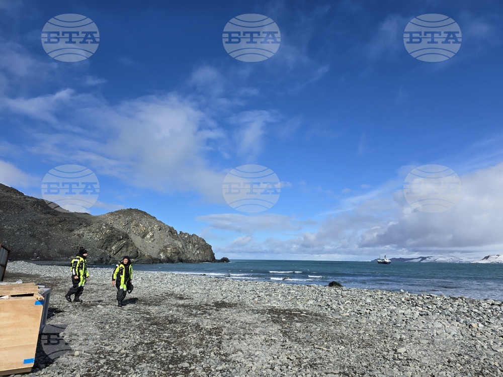 Fourth Group of Participants in Bulgaria’s 34th Antarctic Expedition Arrives at Livingston Island