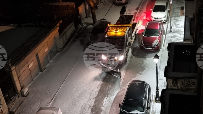 Двайсет и две машини почистват от сняг пътищата в Русенско