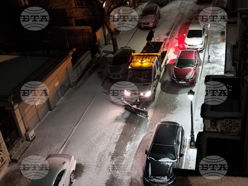 Двайсет и две машини почистват от сняг пътищата в Русенско