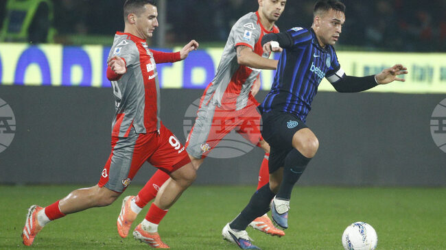 Интер взе рутинна победа при визитата си на Кремонезе и се отдалечи на осем точки на върха в Серия "А"