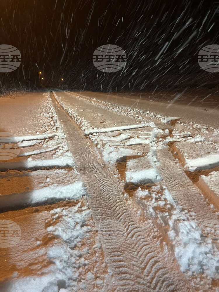 Трийсет машини обработват улиците в Стара Загора и общинската пътна мрежа, четири села имат проблем с електрозахранването