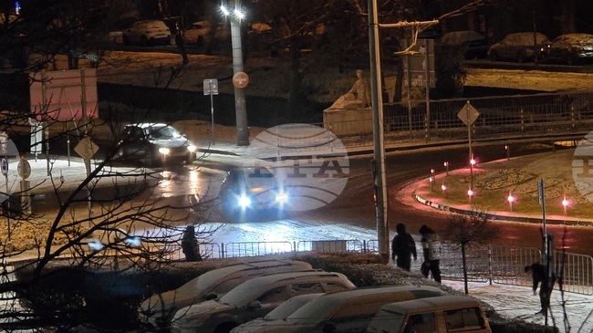 В Сливен е организирано нощно снегопочистване заради очакваните минусови температури