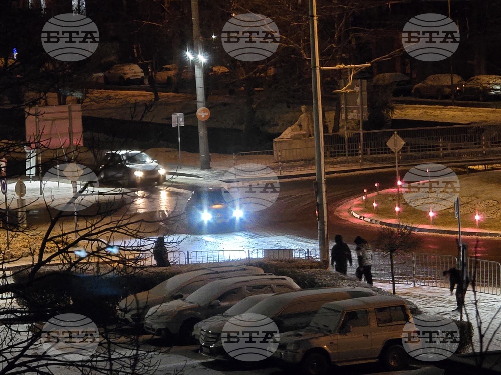 В Сливен е организирано нощно снегопочистване заради очакваните минусови температури