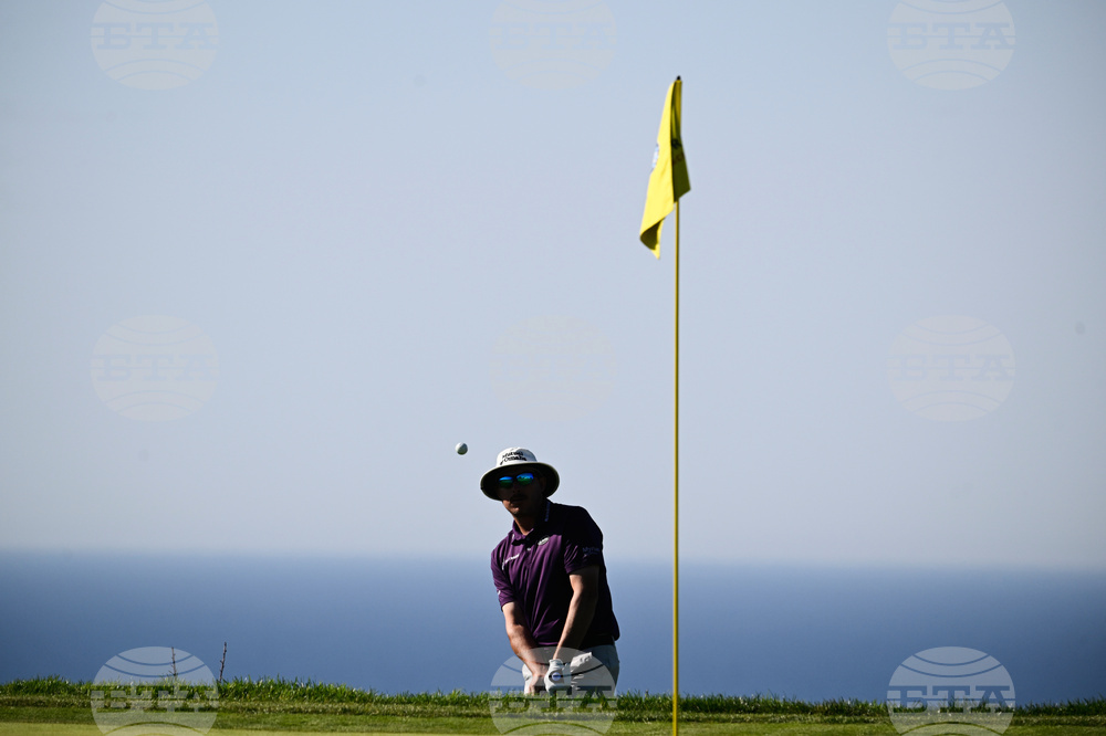 APTOPIX Farmers Insurance Open Golf