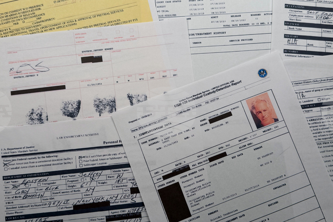 Западни издания коментират публикуването на файловете, свързани с Епстийн