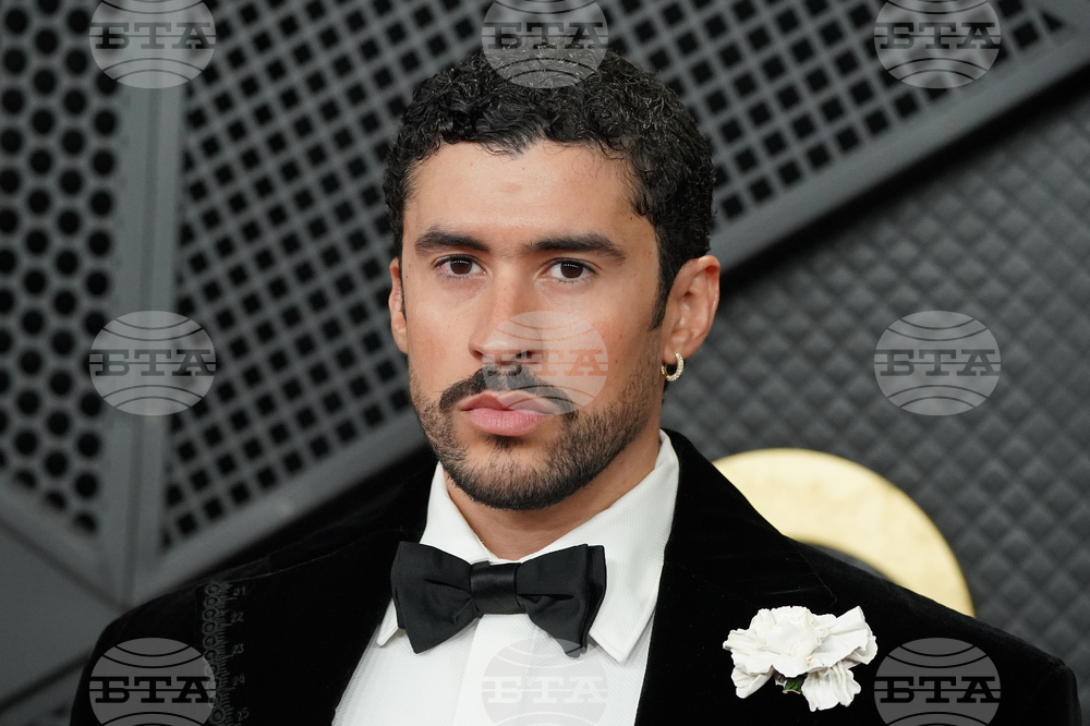 Певците Бед Бъни и Били Айлиш заклеймиха имиграционните власти в САЩ на церемонията по наградите „Грами“