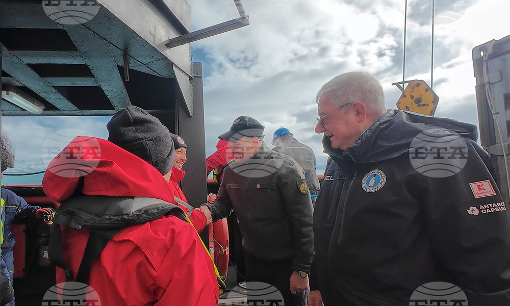 Tenth Turkish Antarctic Expedition Visits Bulgarian Research Vessel and Antarctic Base on Livingston Island